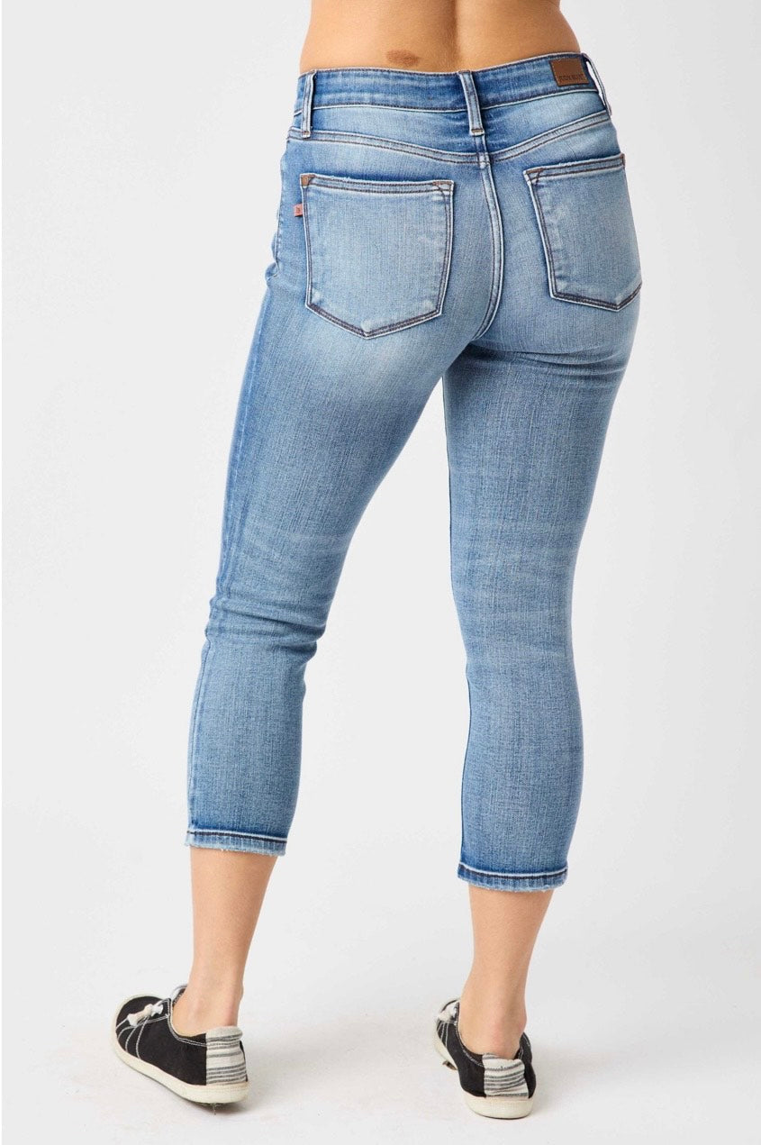 Mid-Rise Contrast Wash Capri