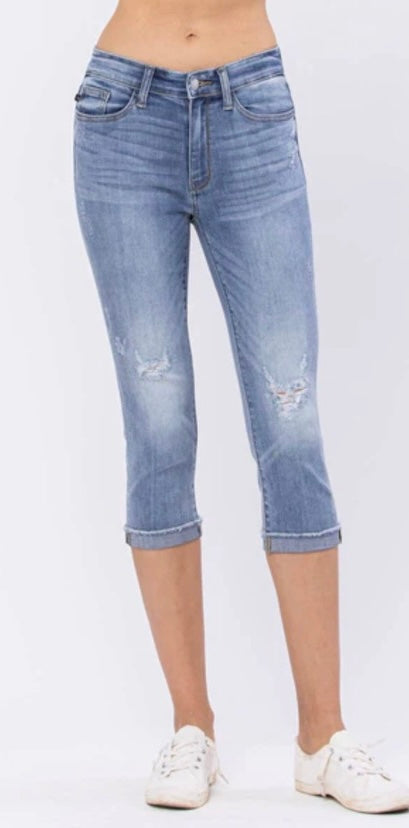 Mid-Rise Distressed Capri